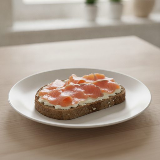 Tostada de pan de centeno con salmón ahumado