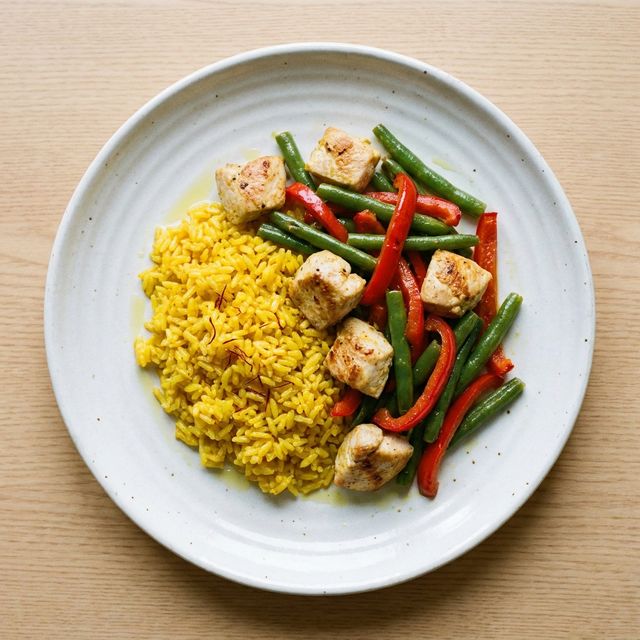 Lunch: Paella de verduras y pollo
